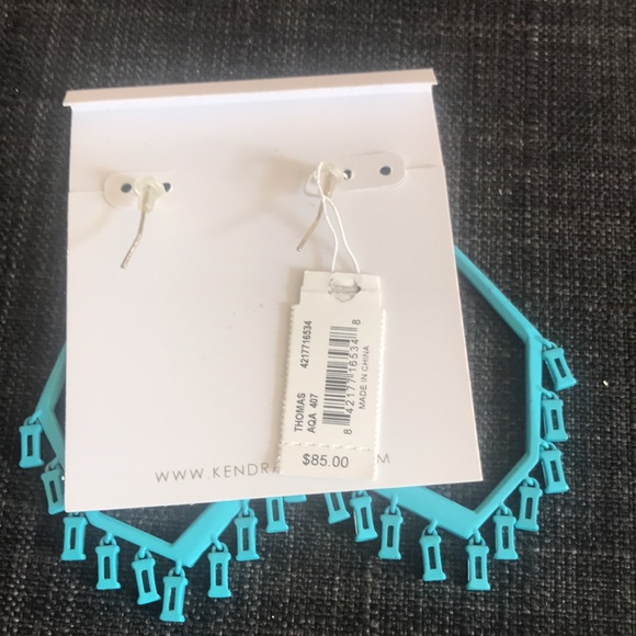 Kendra Scott Earrings. New with tag. Pierced earrings. - Picture 4 of 9
